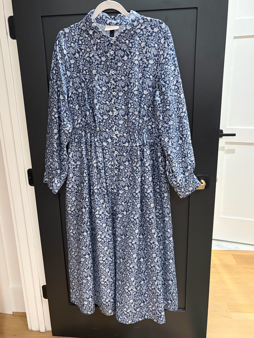Universal Thread Navy & White Floral Button-Front Long-Sleeve Midi Dress